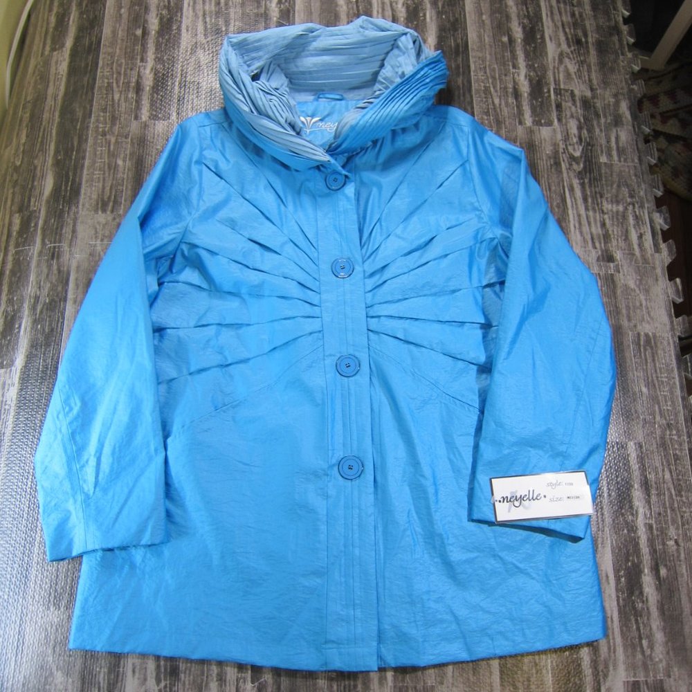 NWT Women's Fashion Hooded Shell Jacket